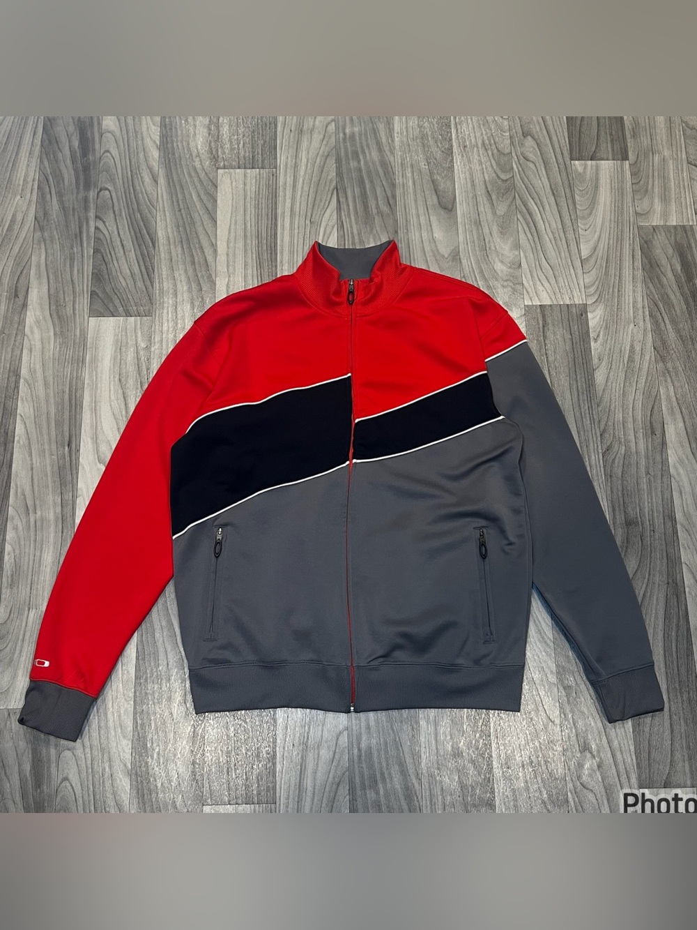 SIZE MEDIUM MENS OAKLEY ZIP UP TRACK JACKET